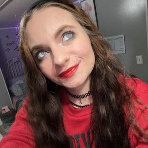 Meet your Posher, Cynthia